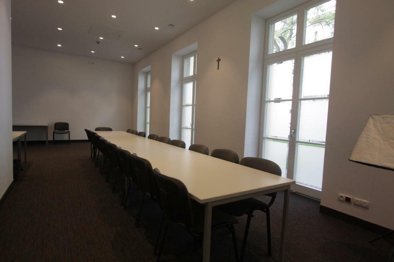 Dom Pomocy Studentom Hostel Warschau Buitenkant foto